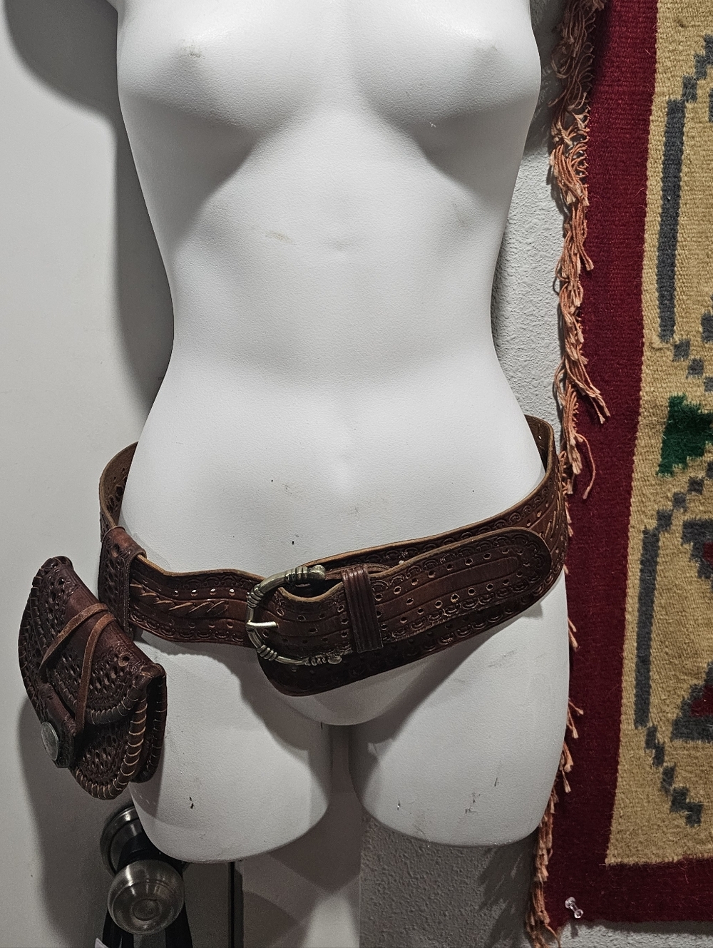 🤠Vintage🤠 Four Winds Leather Belt With Attached Purse 32